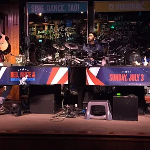 Dueling Pianos