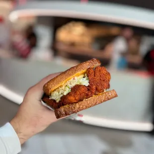 Luis Style Sando Medium