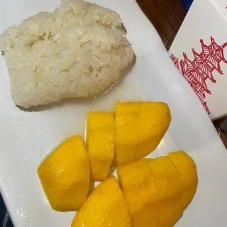 Fresh Mango with Sweet Sticky Rice (Seasonal)