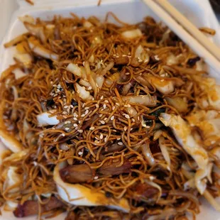 Lunch, Gon Lo Mein from @Hoy Tin Kitchen for us today.