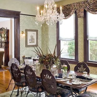 The Dining Room holds 22 guests for full gourmet breakfast.