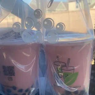 M20. Strawberry Milk Tea w boba