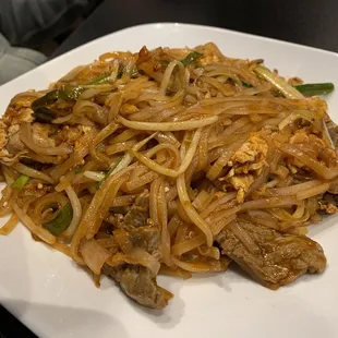 a plate of pad thai