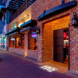 HQ Gastropub Huntington Beach Exterior