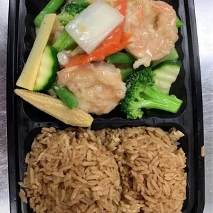 shrimp with vegetables and rice