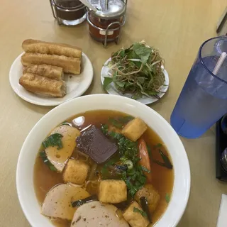 10. Bun rieu oc