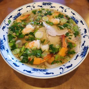 Banh canh Tom thit / udon pork and shrimp