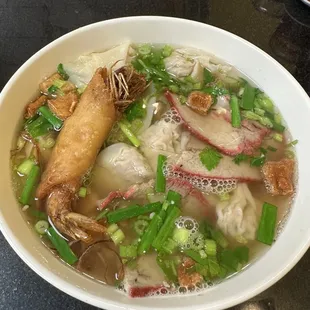 Wonton noodle soup