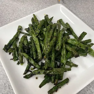 a plate of green beans on a table