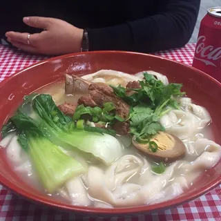 C4.Braised Pork Rib Noodle Soup-
