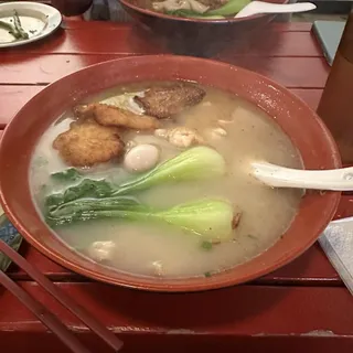C6.Assorted Seafood Noodle Soup-