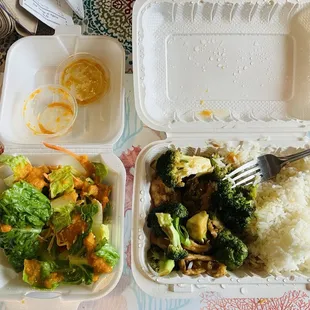 Salad with ginger dressing and chicken with broccoli and white rice