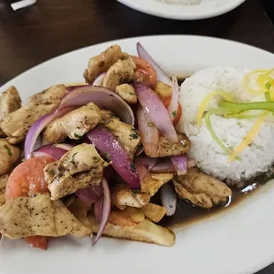 Pollo Saltado