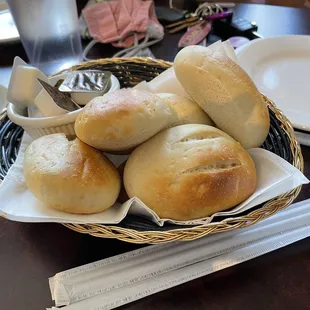 Pre-meal bread rolls were hot and tasty!