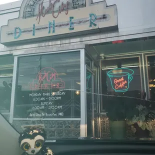 Classic diner with great atmosphere and normally good food.