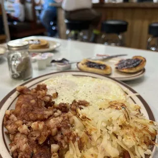 4 egg corn beaf hash breakfast