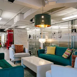 Lounge at the Hub