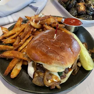 Steak Sandwich*