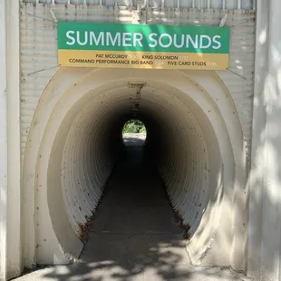The walking tunnel to get to the restaurant.