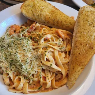 Yummy bread Meat Supreme Pizza Prawn and sausage pasta