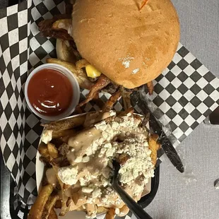 Hangover burger with Greek fries