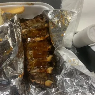 I order ribs this is how we get our food real nasty no professional cooking I will never order anything from you restaurant