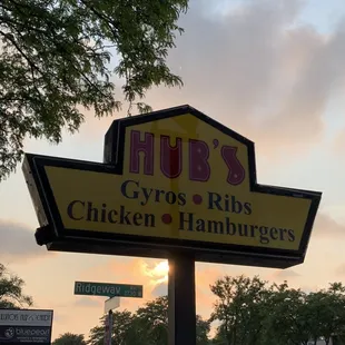 a sign for hub&apos;s chicken hamburgers