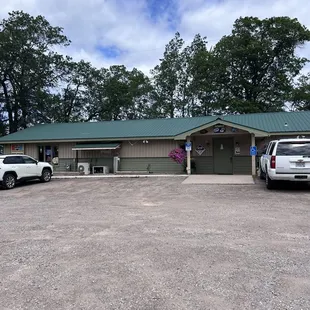 the front of hub's riverbend