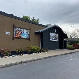 the outside of the restaurant