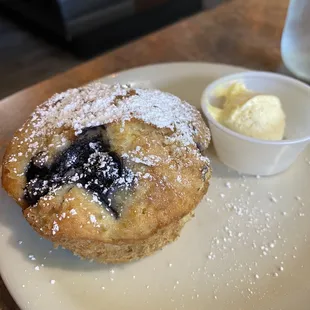 Huckleberry muffin side