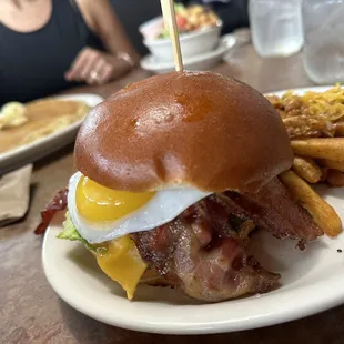 Huckleberry&apos;s: Bubba&apos;s burger