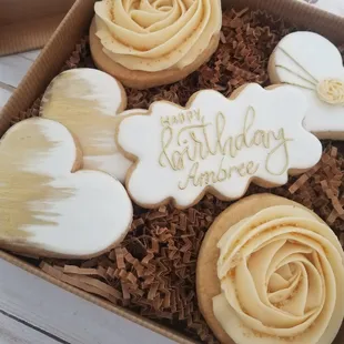 a dozen cupcakes in a box