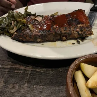 Ribs with collard greens and apples