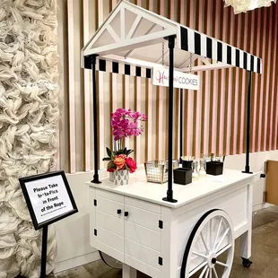 an ice cream cart