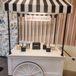 an ice cream cart