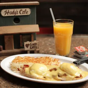 Stop by Hudy&apos;s Cafe &amp; The Li&apos;l Bar in Champlin, Minnesota for a home-cooked breakfast, lunch or dinner...