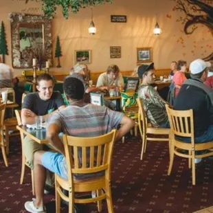 Hudy&apos;s Cafe &amp; The Li&apos;l Bar offers home cooked recipes, a welcoming environment and fun for the whole family.