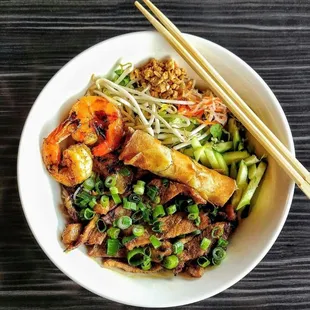 Bun Tom Thit Nuong Cha Gio at Hue Oi.  Photo by FiveMunches