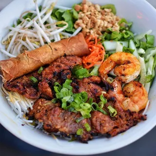 Bun Cha Gio (Vermicelli w/egg rolls)