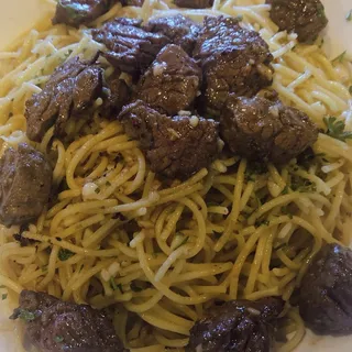 Mi Toi Bo Luc Lac (Garlic Noodles w/wok-seared cubed filet mignon)