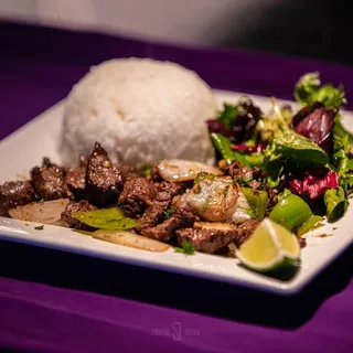 Com Bo Luc Lac (Rice with Wok seared cubed Filet Mignon)