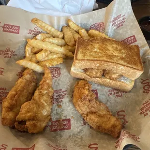 I got a 5 piece and an extra piece of toast instead of slaw. I made a sandwich out of it.