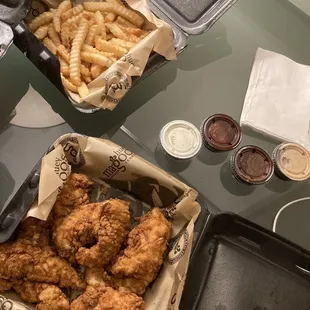 food, chicken wings, bbq chicken, poultry, chicken wings and fried chicken, fried chicken wings, chicken, bbq wings, fried chicken