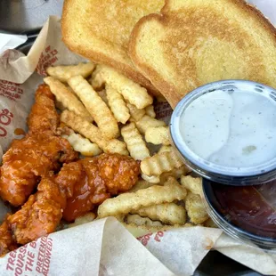 Kids tenders with extra toast