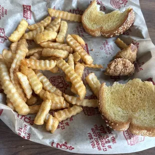 Kids 5 Original Bites, comes with Texas toast and fries!