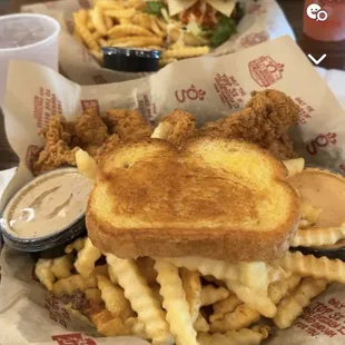7 Piece Meal + Buffalo Sandwich