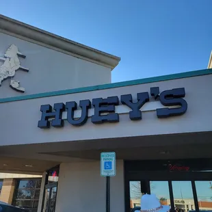 the outside of a restaurant