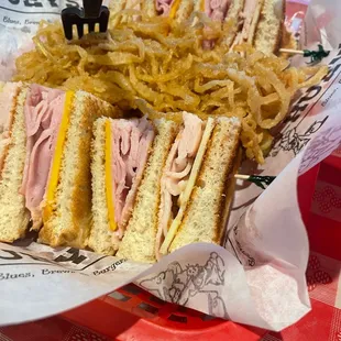 Club Sandwich. Onion straws