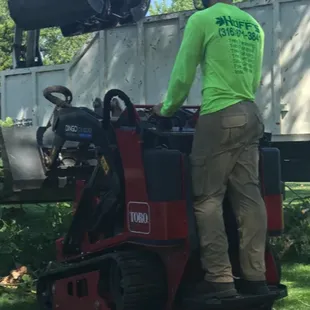 Huff&apos;s Tree Service