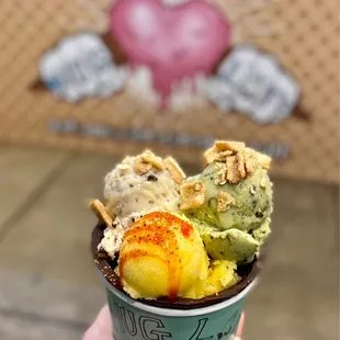 Hug-a-bowl: 3 mini scoops in a chocolate dipped waffle bowl | @allthenummies